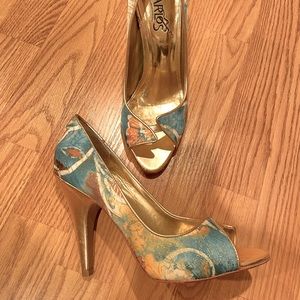 Carlos Santana Pounce blue tropez peep toe pump shoe